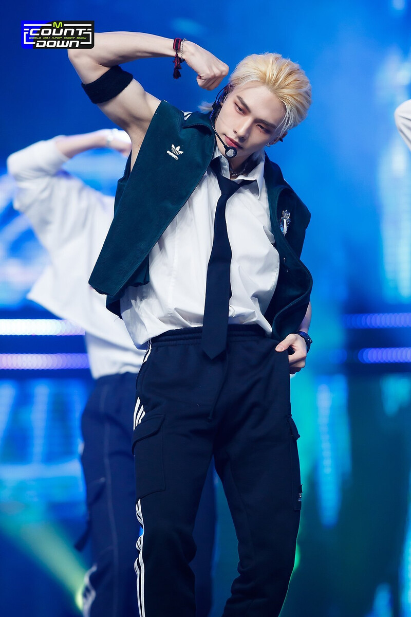 220407 HYUNJIN- STRAY KIDS 'MANIAC' at M COUNTDOWN documents 3