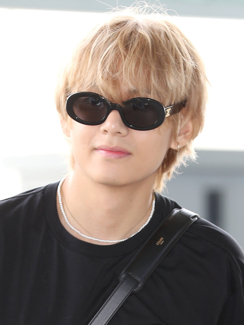 230630 V at Incheon International Airport documents 1