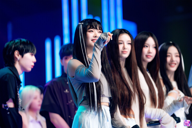230813 NewJeans Hanni - 'Cool With You' at Inkigayo documents 2