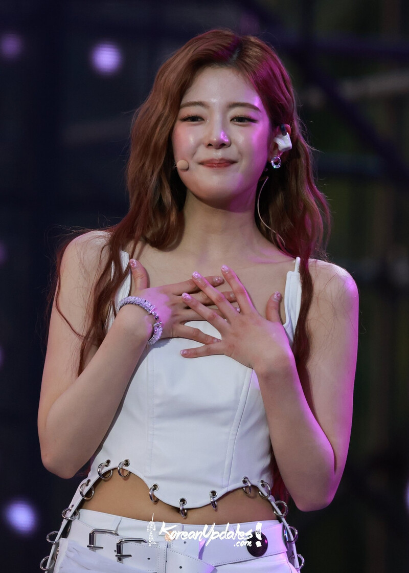 241228 ITZY Lia - Yuewen Music Festival in Singapore documents 2