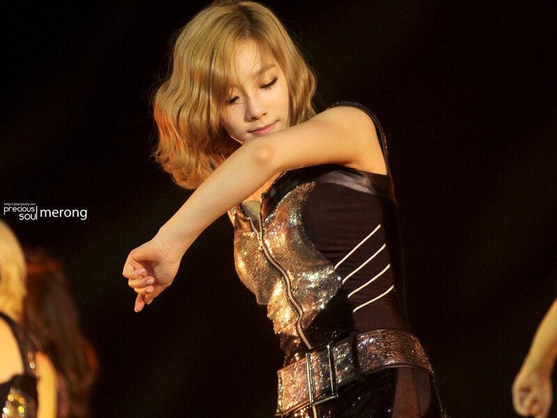 120115 Girls' Generation Taeyeon at 2011 Girls' Generation Tour in Hong Kong documents 3