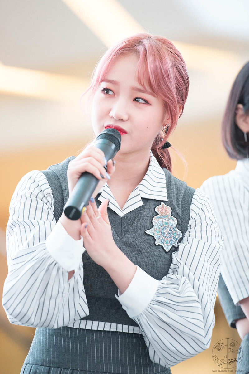 180225 Weki Meki Yoojung at Goyang 'Lucky.' Fansign | kpopping