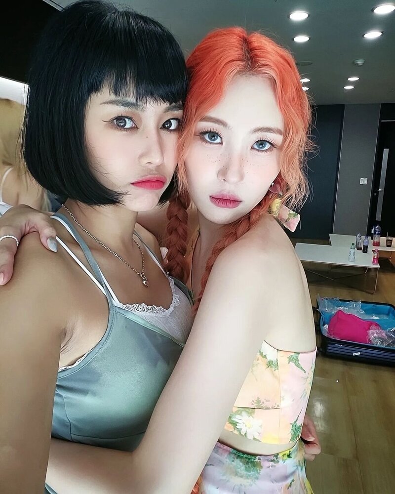 220711 Shin Eun kyung Instagram Update with Sunmi documents 2
