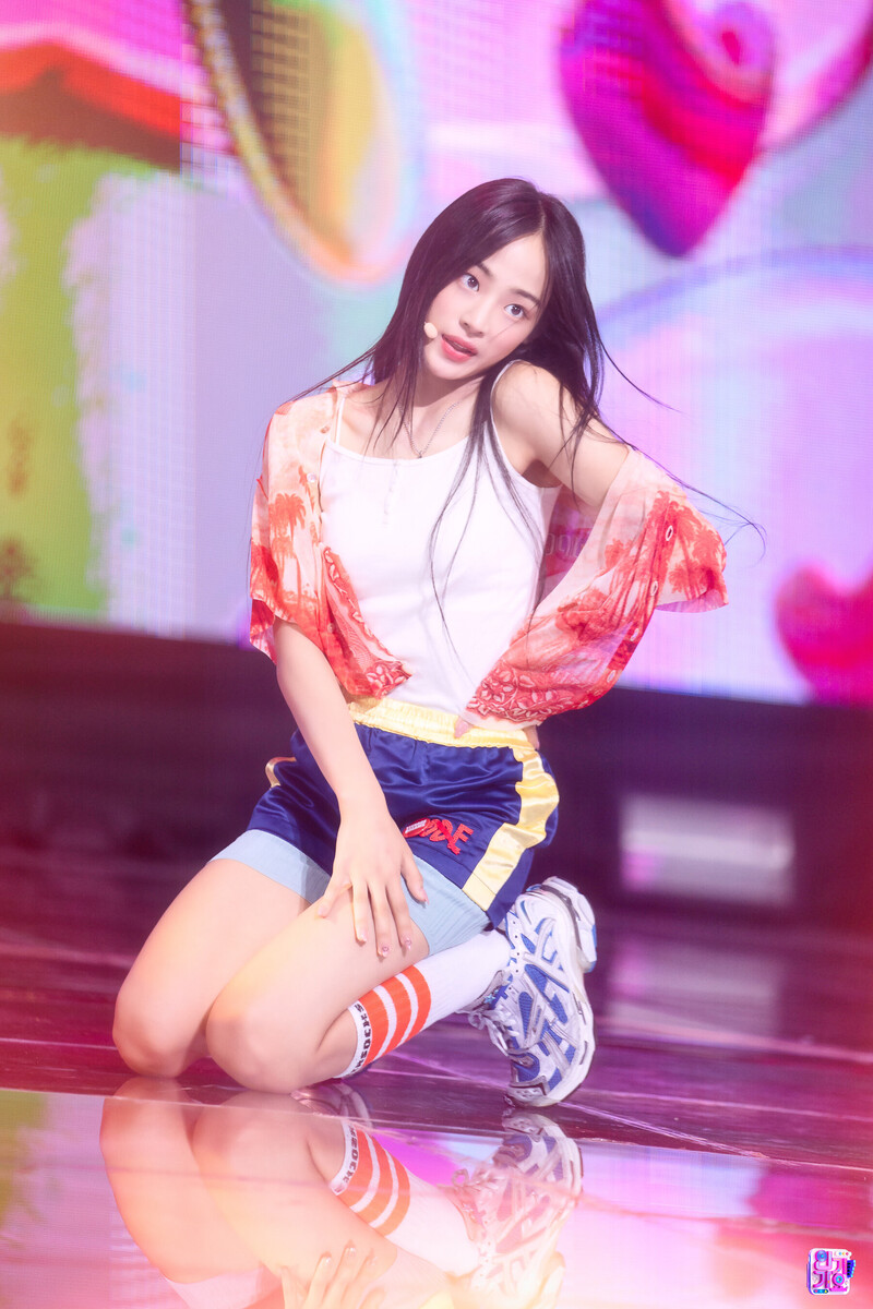 220814 NewJeans Minji - 'Attention' at Inkigayo documents 4