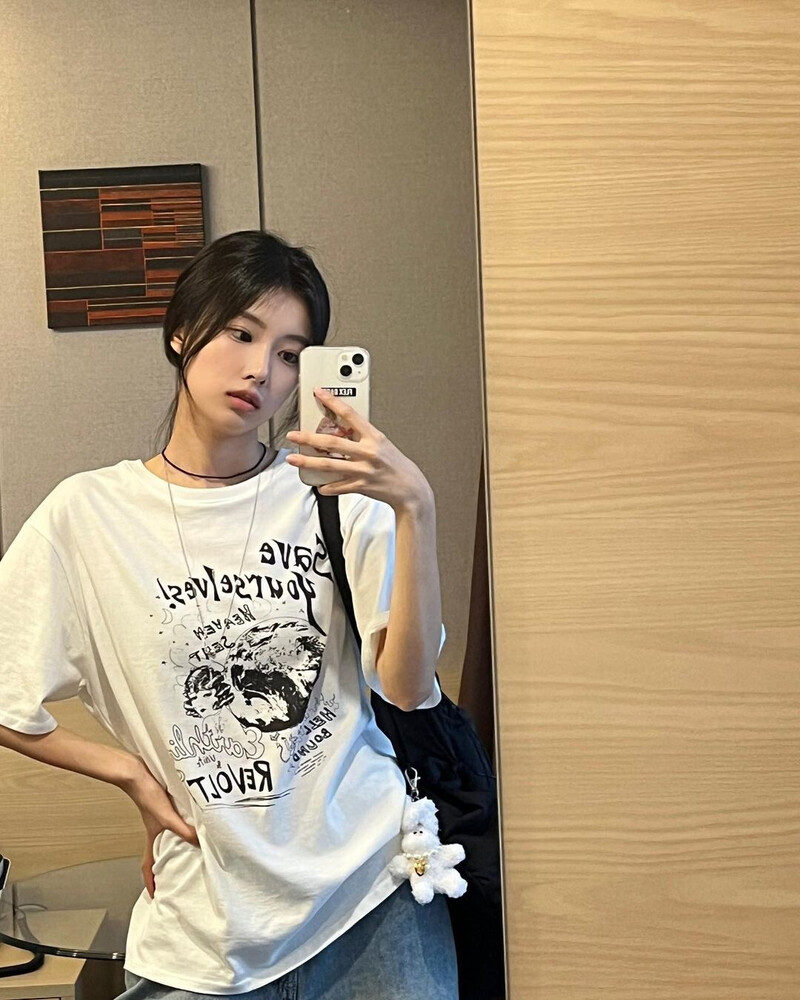 230710 Kang Hyewon Instagram Update documents 2