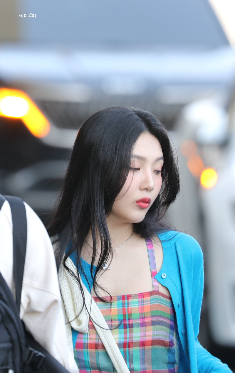 240510 Red Velvet Joy at Gimpo International Airport documents 3