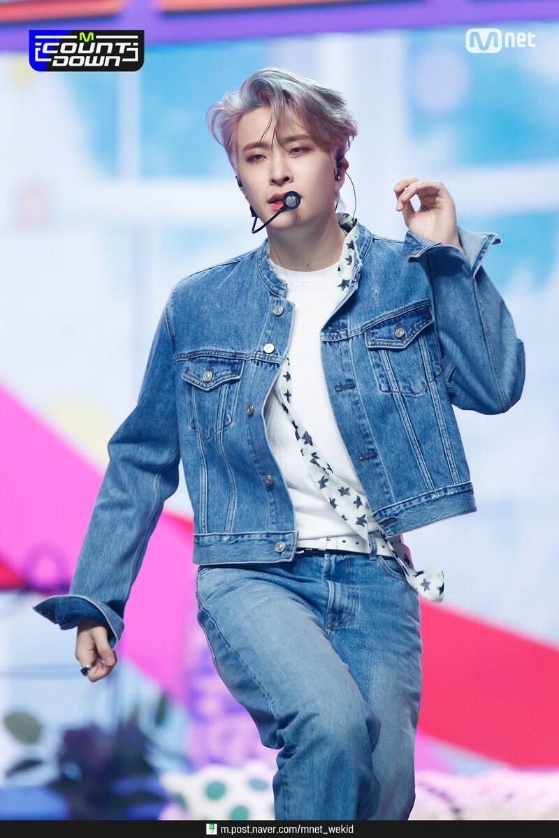 211007 Youngjae - 'Vibin' at M Countdown documents 10