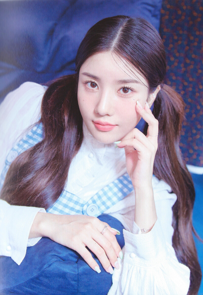 Kwon Eunbi 2022 Season's Greetings (Scans) documents 22