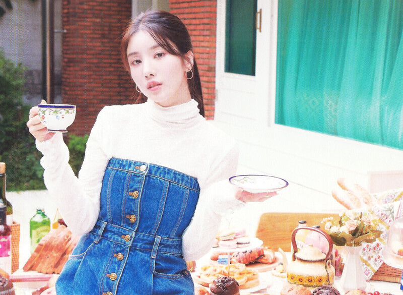 Kwon Eunbi 2022 Season's Greetings (Scans) documents 3