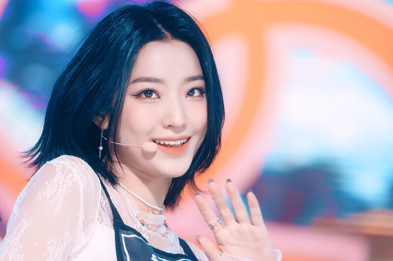 220123 fromis_9 Saerom - 'DM' at Inkigayo documents 7