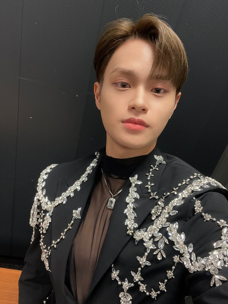 220515 AB6IX Twitter Update - Daehwi documents 1