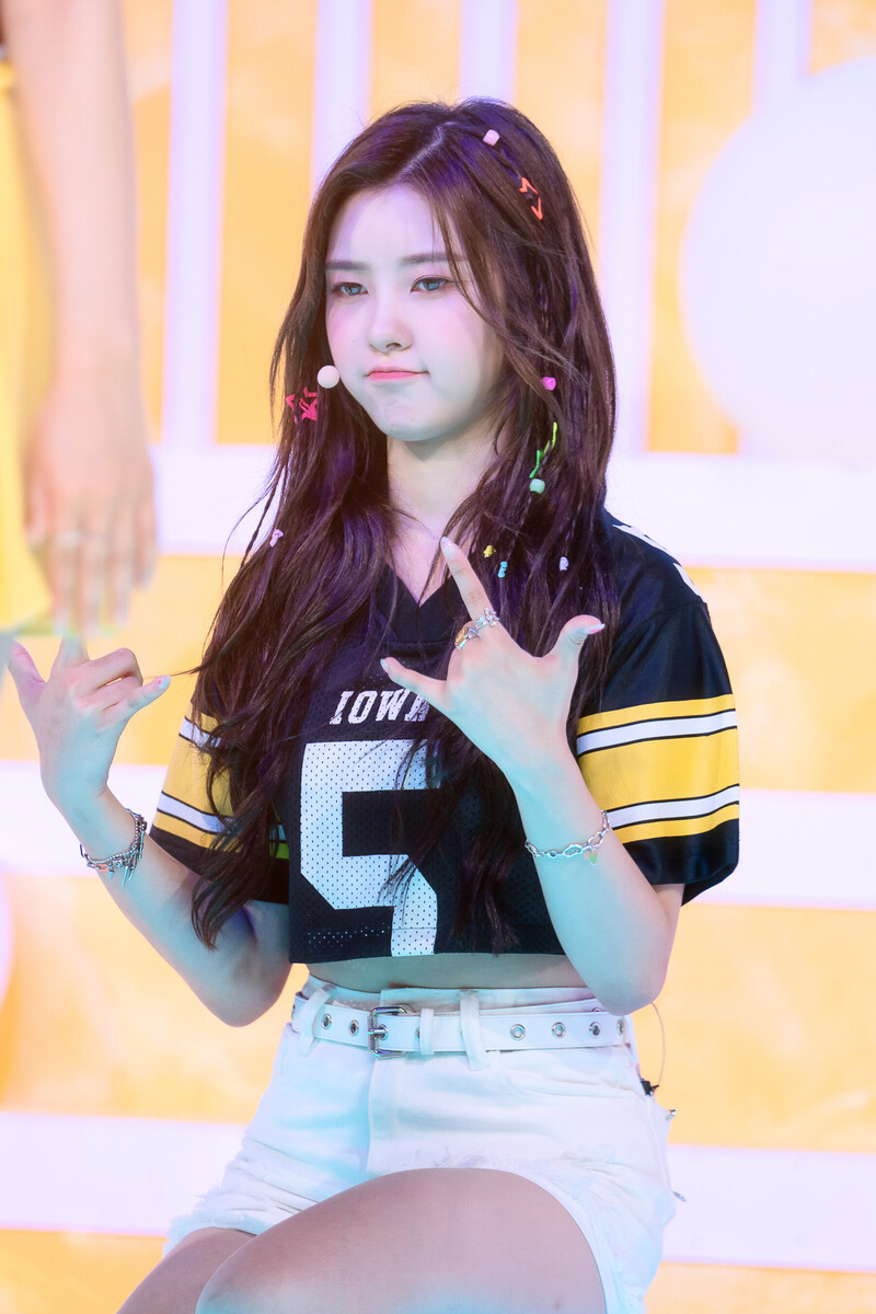 220703 Kep1er Dayeon 'Up!' at Inkigayo documents 29