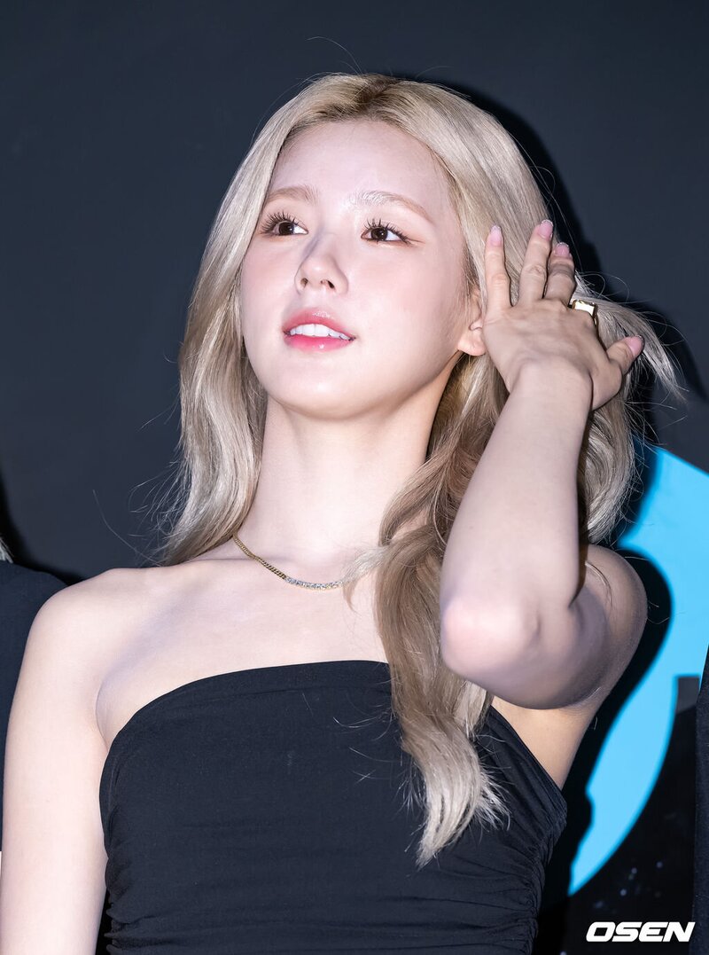 230108 (G)I-DLE MIYEON- Visionary Awards 2023 documents 9