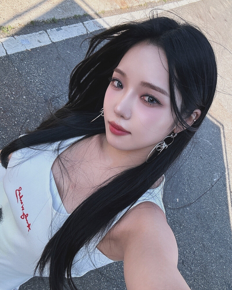 240812 fromis_9's Jisun Instagram Update documents 1