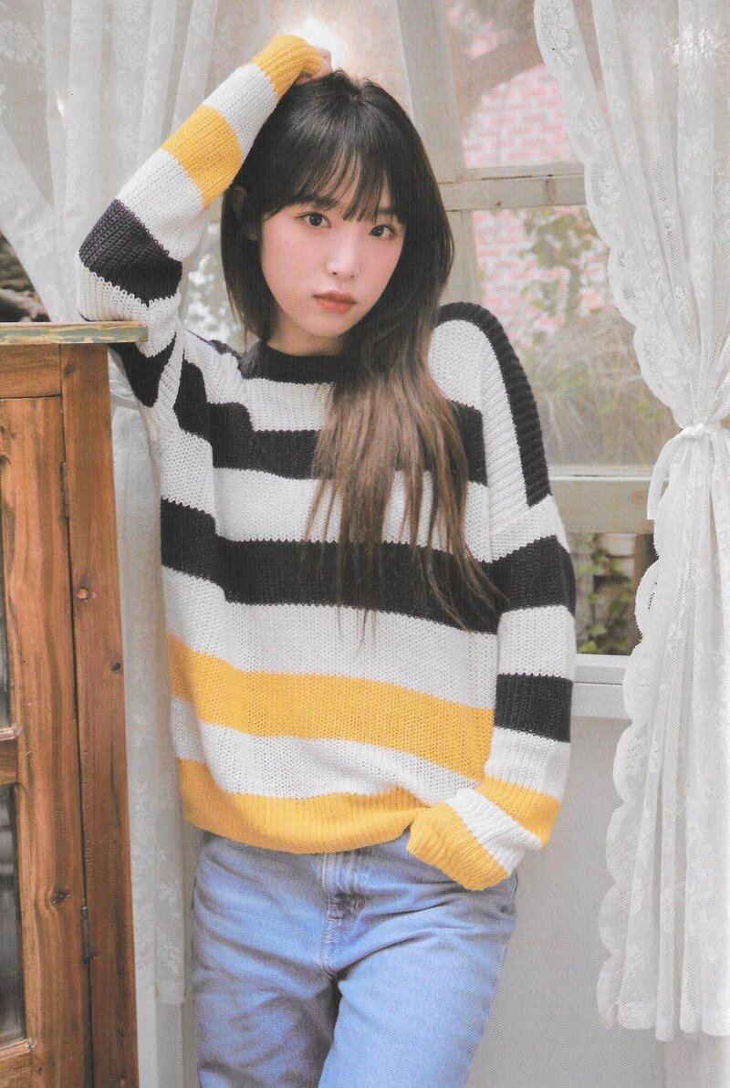 Choi Yena "About Yena" Photobook [SCANS] documents 11