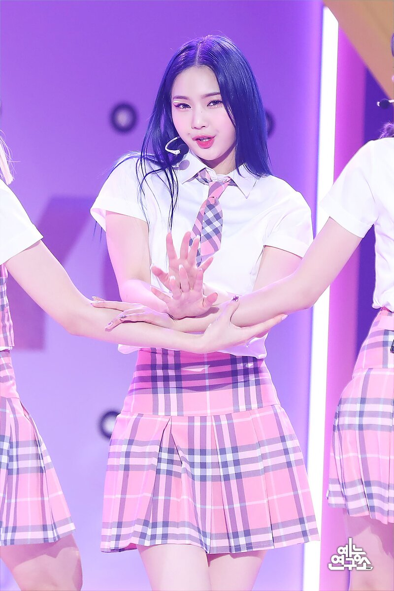 210911 STAYC 'STEREOTYPE' at Music Core documents 13