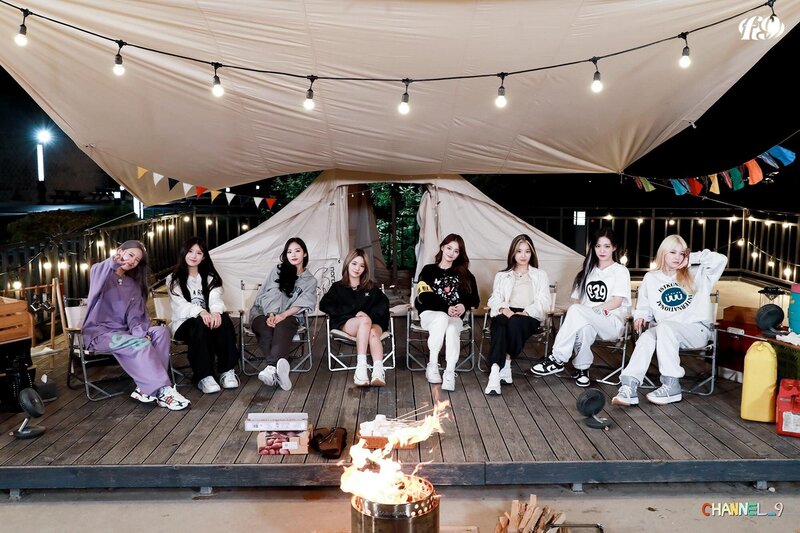 211103 fromis_9 Weverse Update - <CHANNEL_9> EP9-11 Behind Photo Sketch documents 1