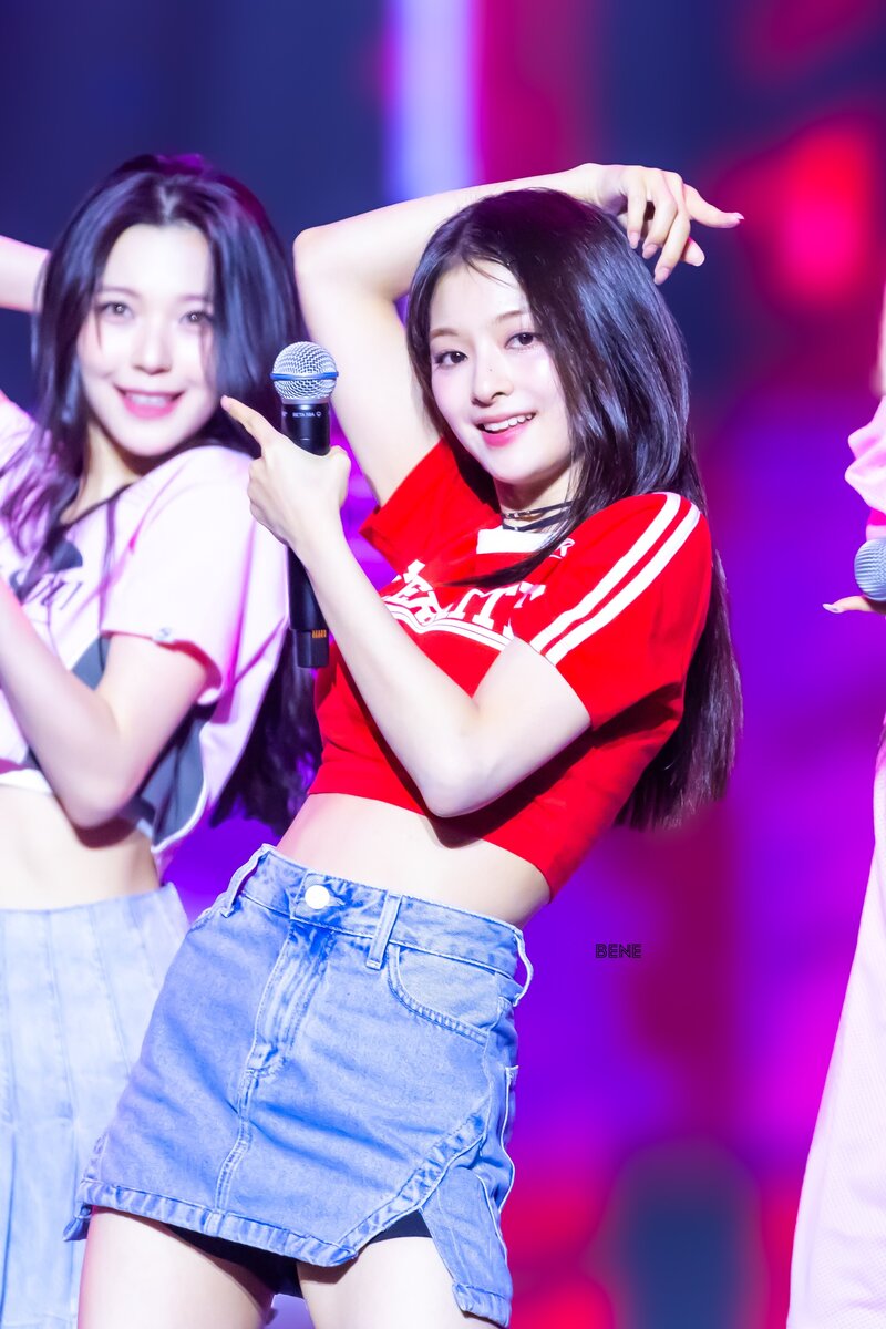 240518 fromis_9 Nagyung - Spring Breeze Campus Festival documents 13