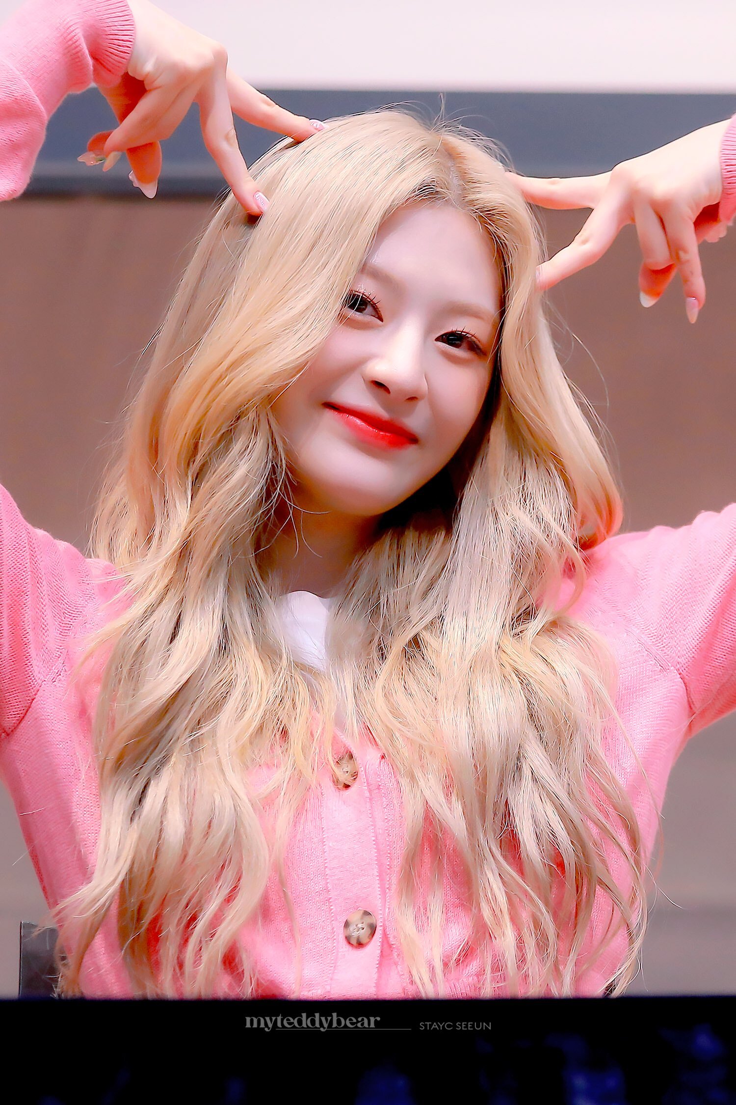 220807 STAYC Seeun - Apple Music Fansign | kpopping