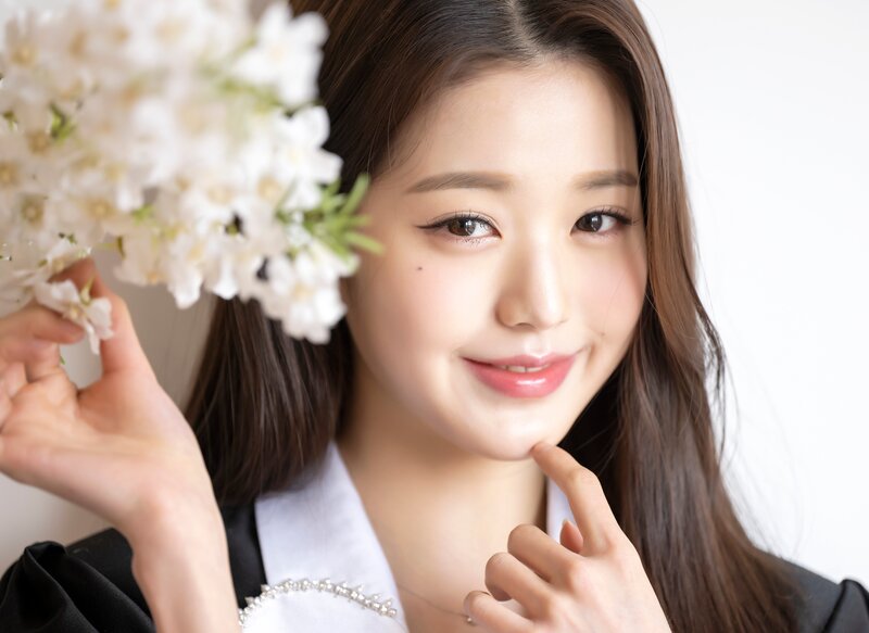 220411 IVE Wonyoung - 'LOVE DIVE' Promotion Photoshoot by Osen documents 3