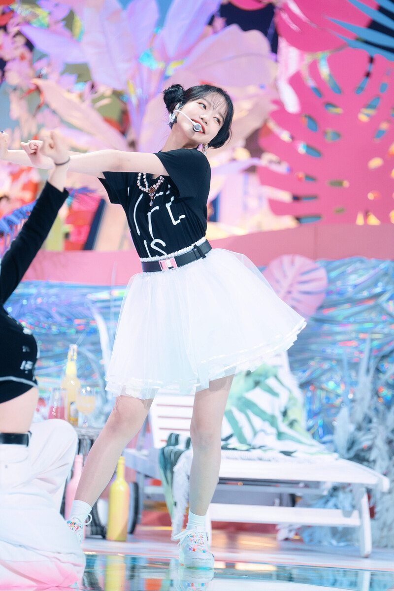 220605 Jo Yuri - 'Love Shhh!' at Inkigayo documents 1