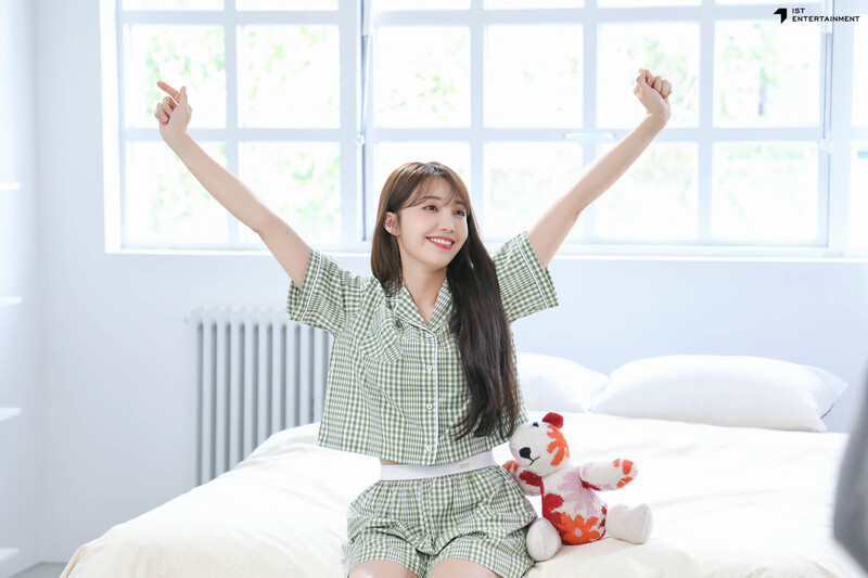 230612 IST Naver post- EUNJI 'Nareun Lookbook'  behind documents 3