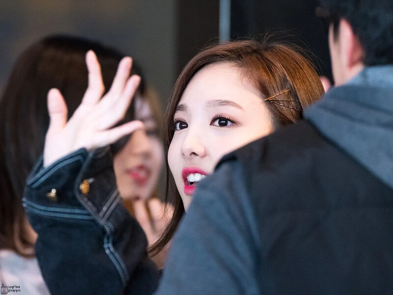 Nayeon_Cleaner CwukUpQVEAAopIm  20161108.jpg