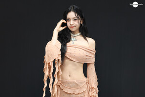 241114 BPM Naver Post - VIVIZ Umji - 'Shhh!' Jacket & MV Shoot Behind