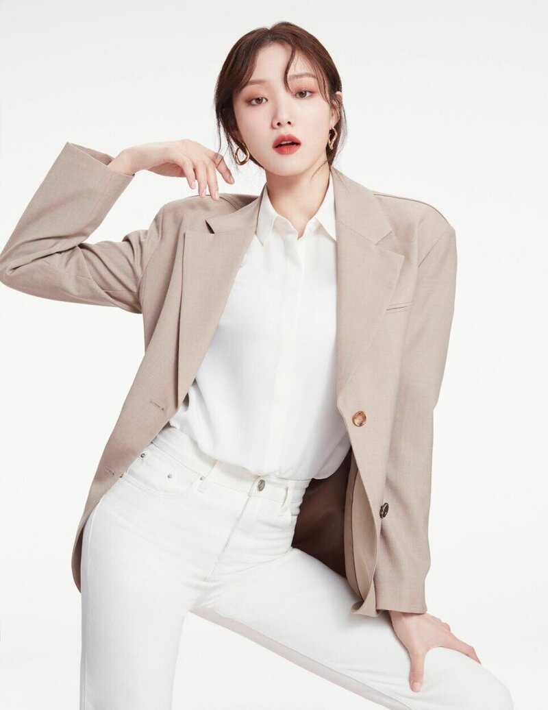 Lee Sung Kyung for Cosmopolitan Korea March 2020 Issue documents 7