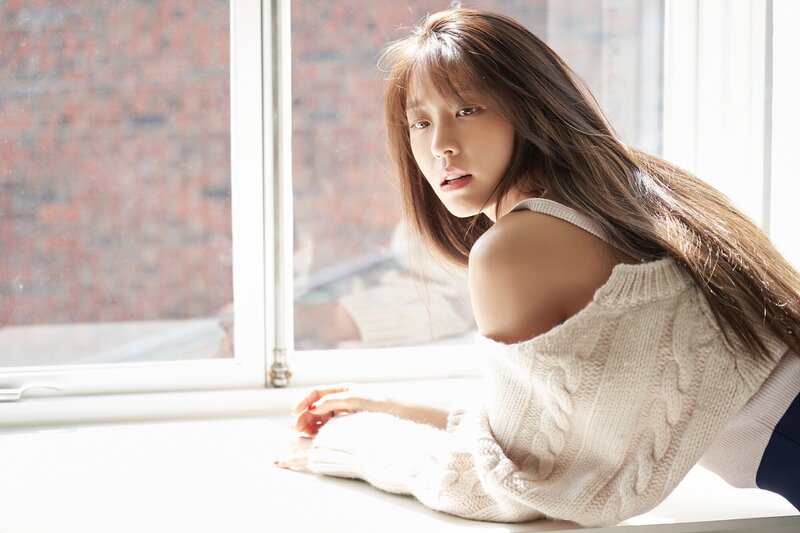 211101 FNC Naver Post - Seolhyun's Marie Claire Photoshoot Behind documents 10