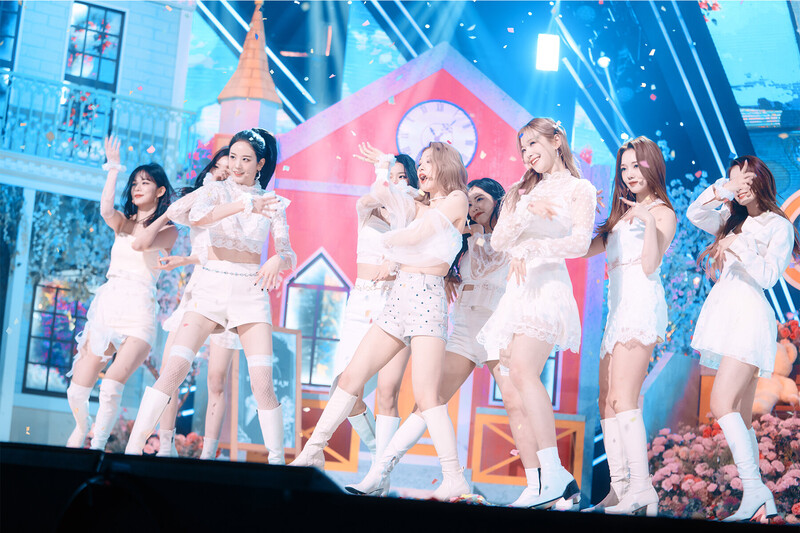 220123 fromis_9 - 'DM' at Inkigayo documents 6