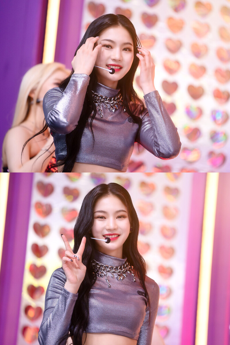 220227 STAYC Isa at Inkigayo documents 18