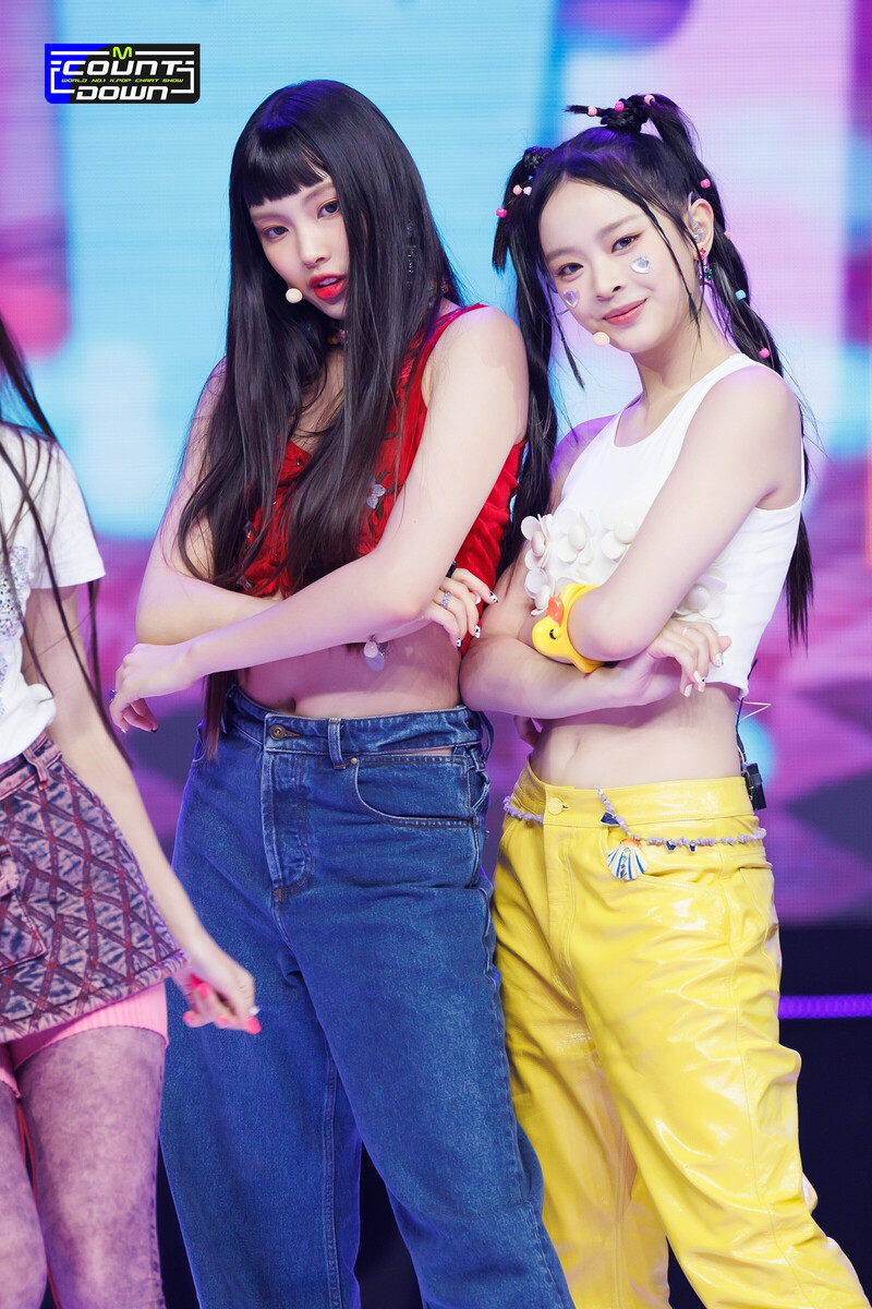 220825 NewJeans 'Hype Boy' at M Countdown documents 11