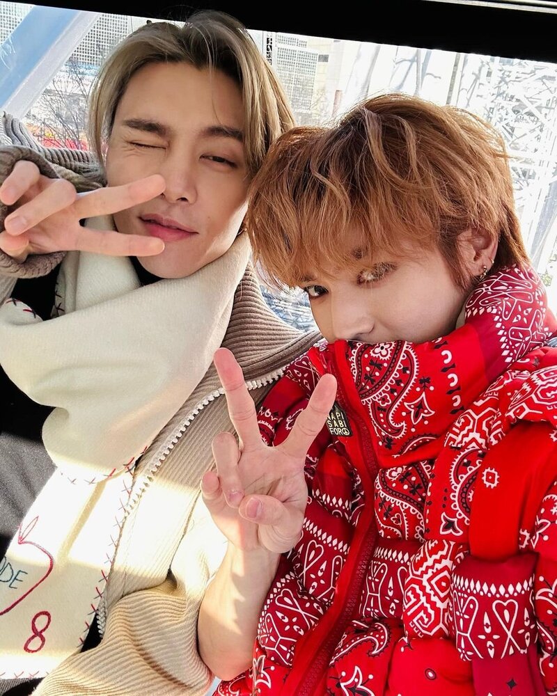 230127 NCT Taeyong Instagram Update with Johnny documents 2