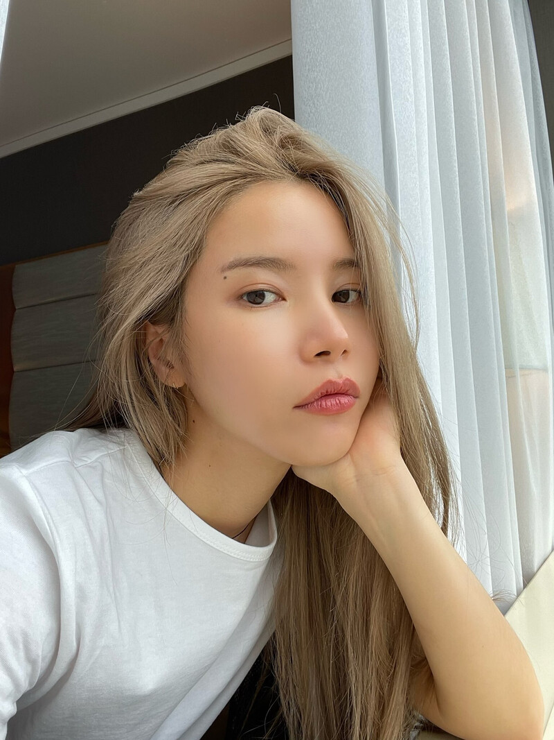 230922 MAMAMOO Twitter Update - Solar documents 1