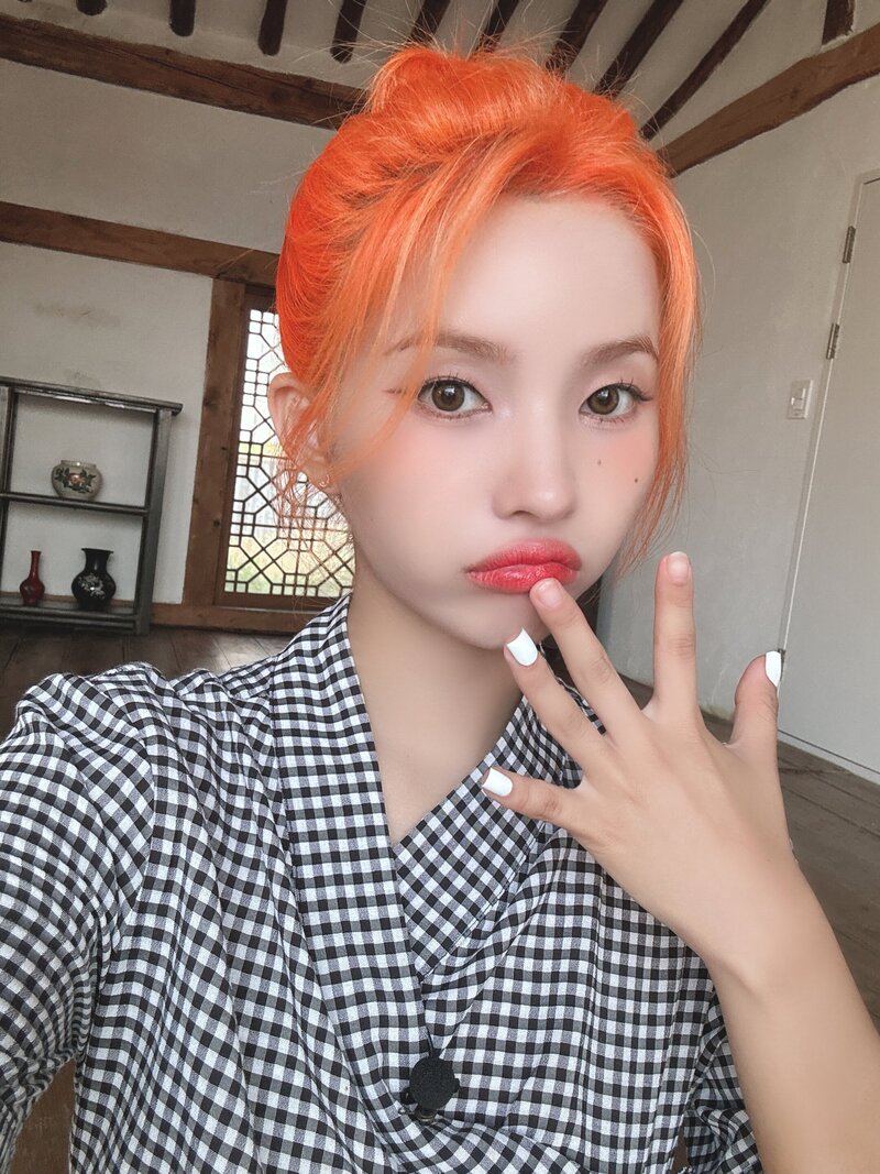 240703 - (G)I-DLE Twitter Update with SOYEON documents 1