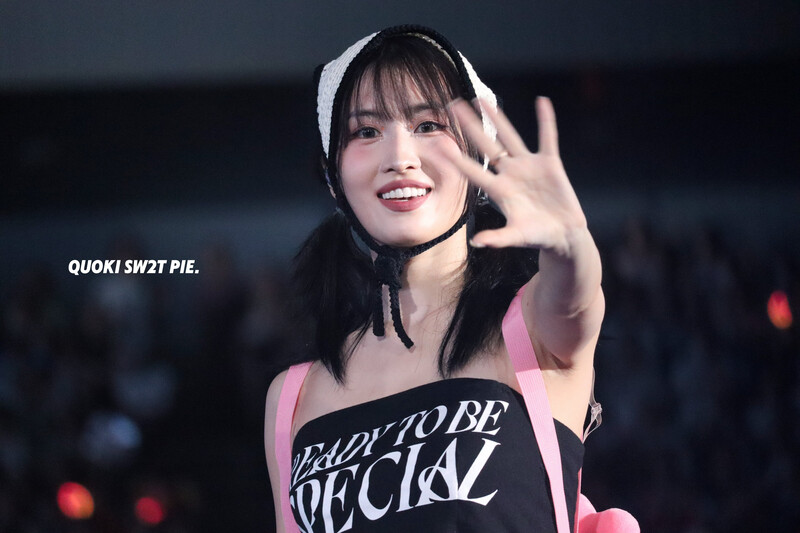 240721 TWICE Momo - 5th World Tour 'Ready To Be' in Tokyo Day 2 documents 1