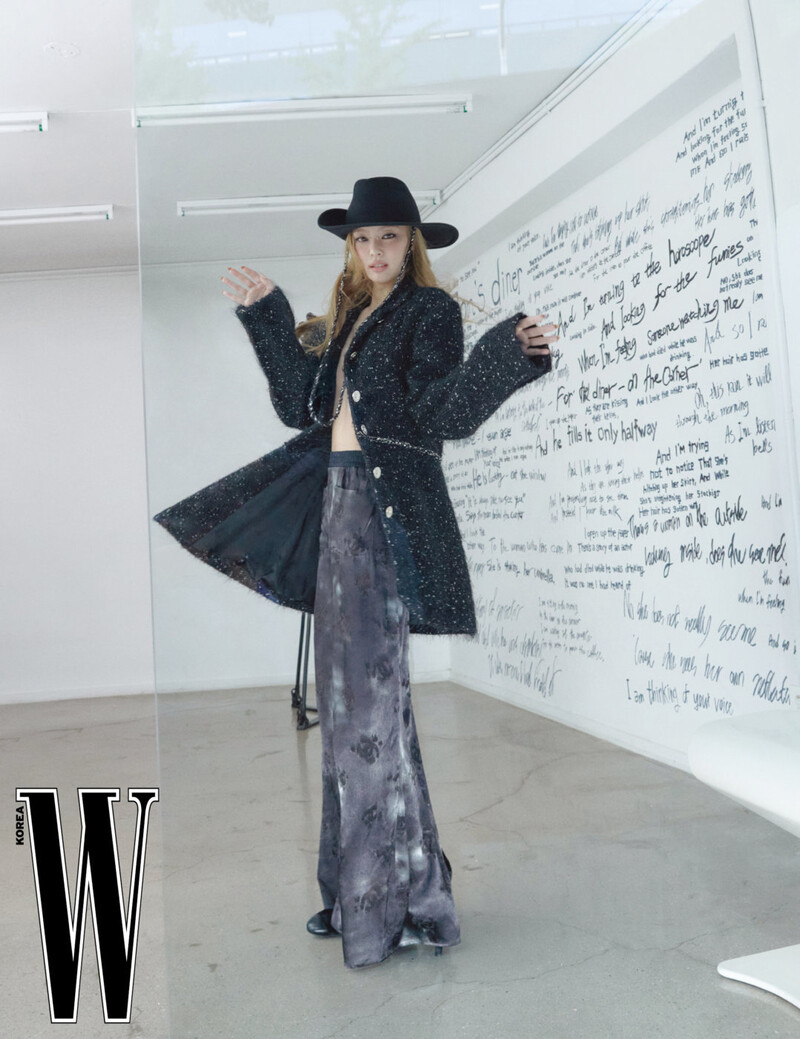 BLACKPINK Jennie for Chanel x W Korea July 2022 Issue documents 7
