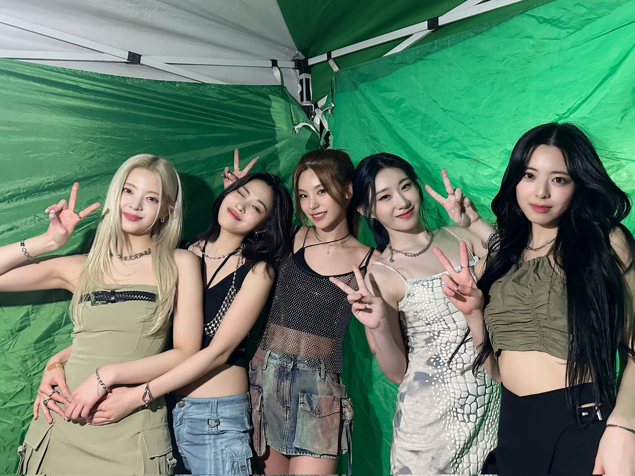 230510 - ITZY Twitter Update | kpopping