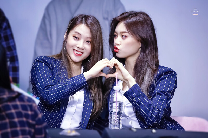 180310 Weki Meki at Seocho 'Lucky' Fansign documents 3