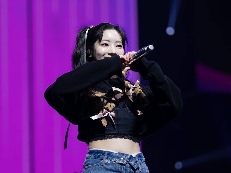 230625 TWICE Dahyun - ‘READY TO BE’ World Tour in Houston Day 2 documents 3