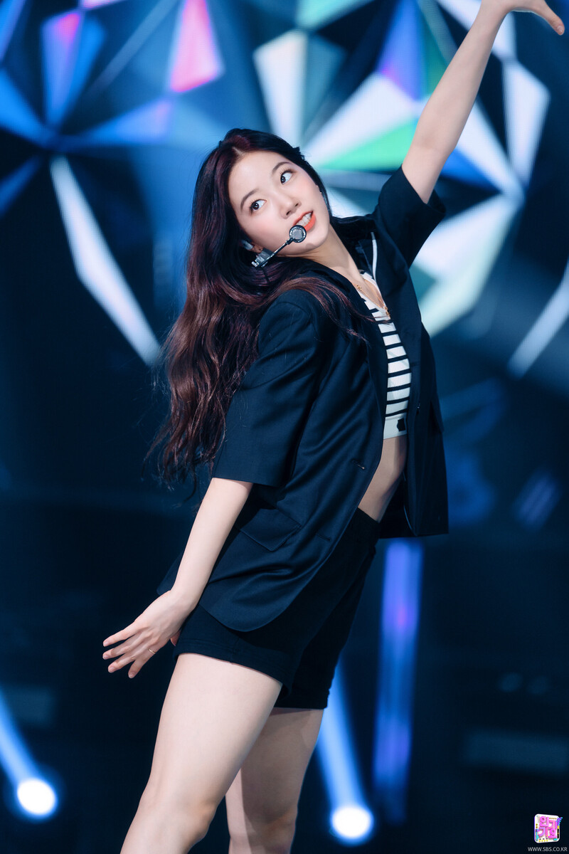 220529 LE SSERAFIM Kazuha - 'FEARLESS' at Inkigayo documents 24