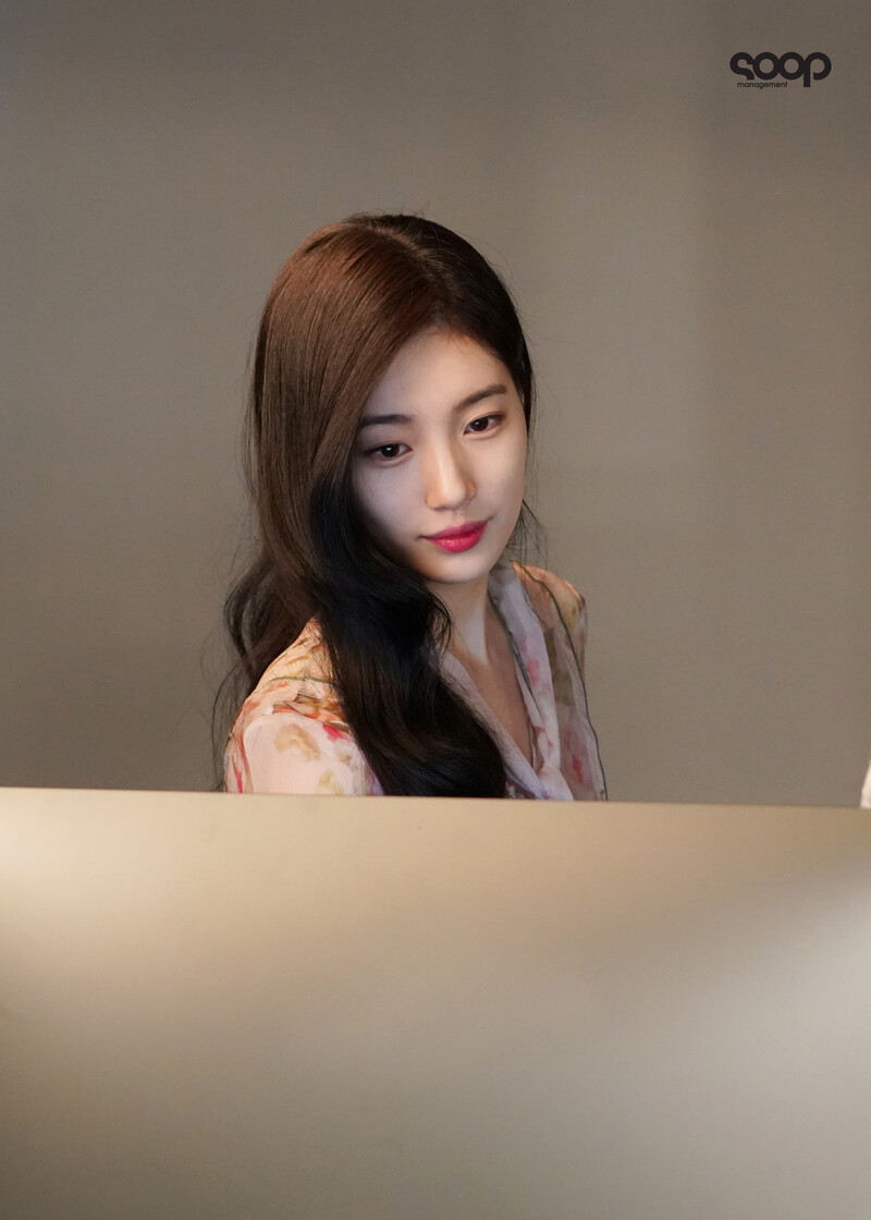 220620 Soop Naver Post - Bae Suzy - Cine21 Photoshoot Behind documents 28