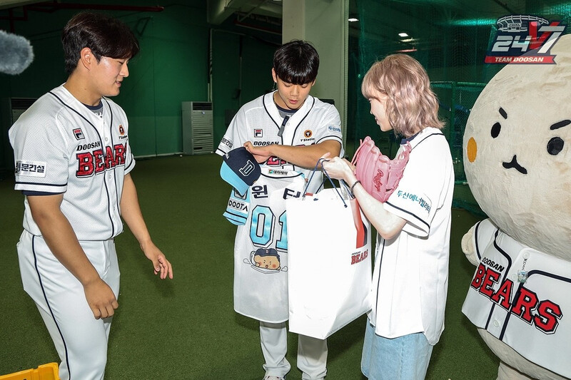 240726 Doosan Bears Instagram Update with WINTER documents 5