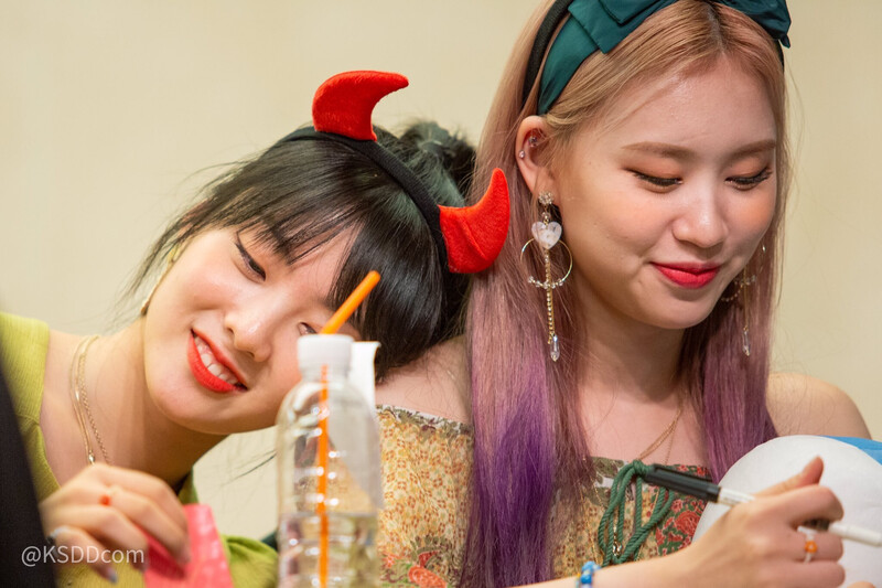 190825 Weki Meki at 'WEEK END LOL' Mapo Fansign documents 1