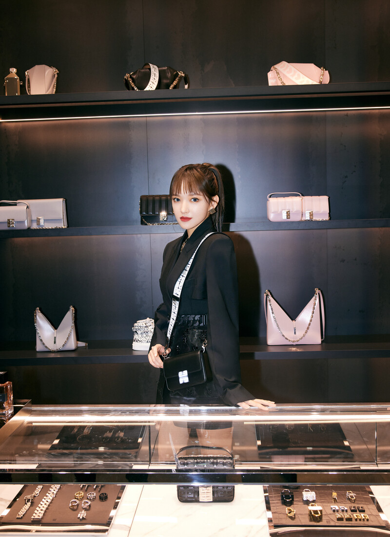 211119 Cheng Xiao Weibo Studio - Givenchy Brand Event documents 1