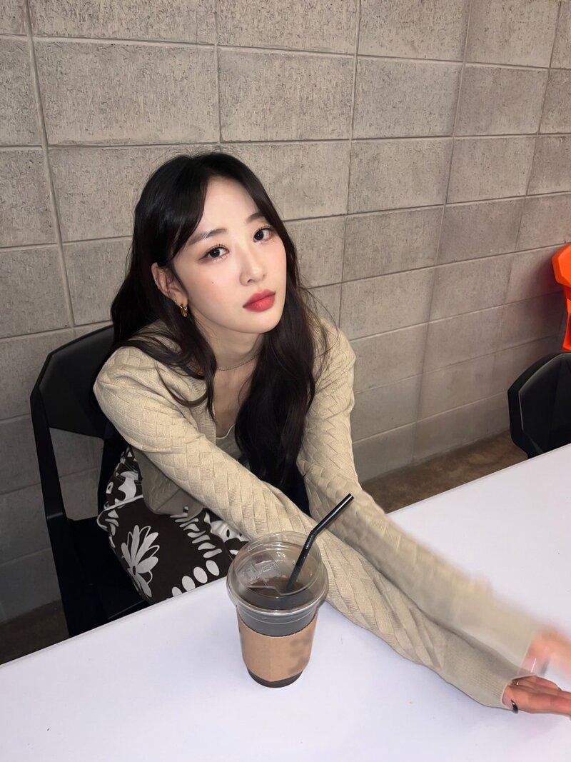 220124 LOONA Twitter Update - Yves documents 6