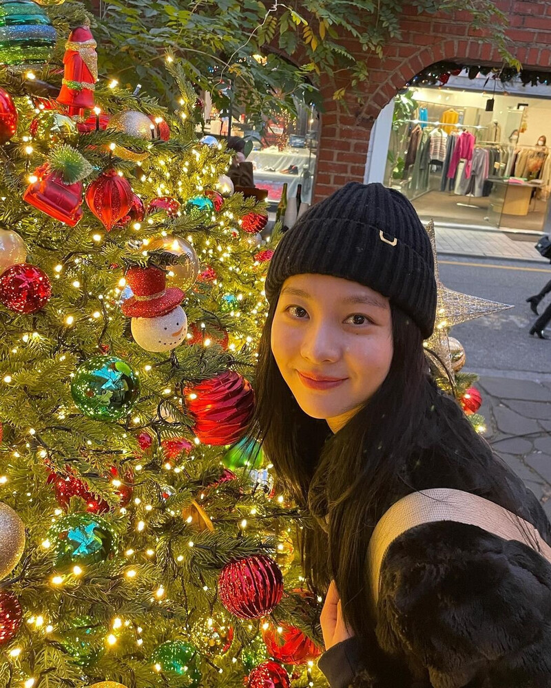 221126 Yiyeon Instagram Update documents 1