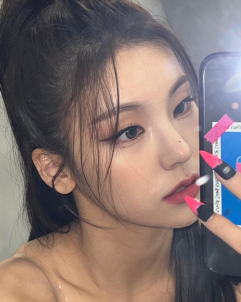 221201 ITZY Instagram Update - Yeji documents 6