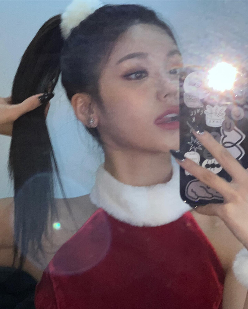 221223 ITZY Instagram Update - Yeji documents 6